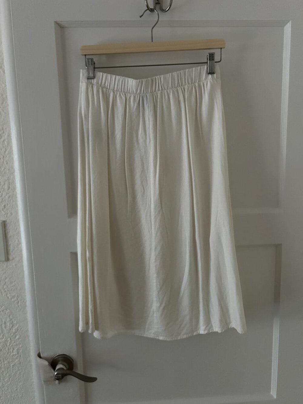 White Skirt Size Small - Picture 2 of 3